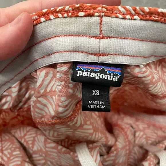 Patagonia Shorts Adult Extra Small XS Orange Geometric Nylon Baggies 4 in Ladies - Picture 5 of 9